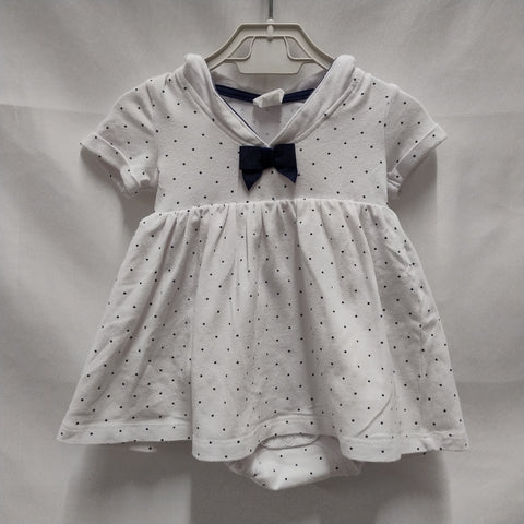 Robe à pois avec un nœud élégant