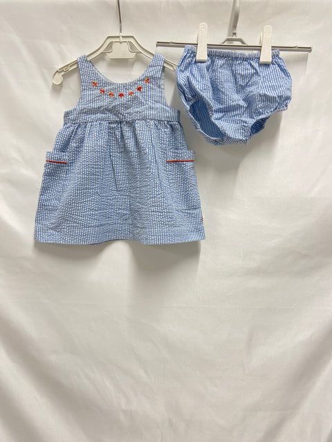 « Costume d'été à rayures bleues »